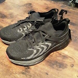 NWT Boys Athletic Works Sz 5 Memory Foam Black & Red Awesome Sneakers